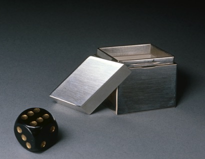 Liten kub i perspektiv.
Silver (1984).
Fotograf: Gören Moll Liten kub i perspektiv.
Silver (1984).
Fotograf: Gören Moll