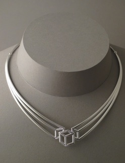 Halsring "Tråd kub".
Silver (2010). Halsring "Tråd kub".
Silver (2010).