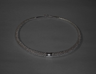 Halsring Fjädrande
Silver (2005) Halsring Fjädrande
Silver (2005)